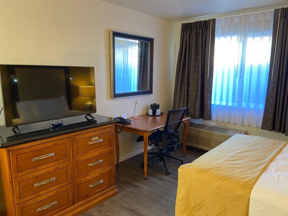 Toppenish Inn and Suites photo 11