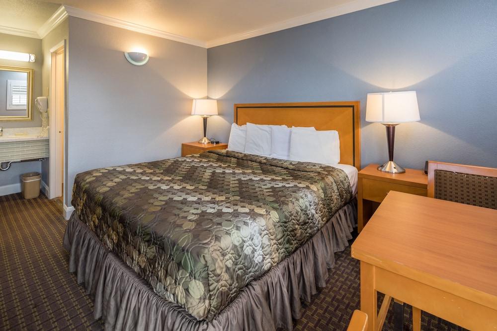 SOMA Park Inn – Civic Center photo 16