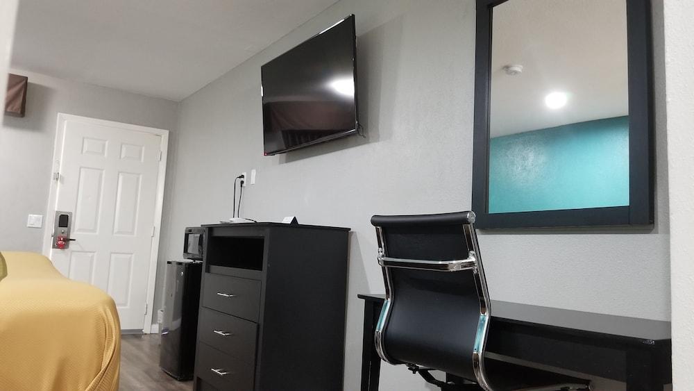 Prestige Inn photo 2