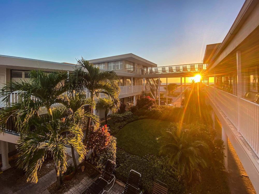 Thunderbird Beach Resort photo 61