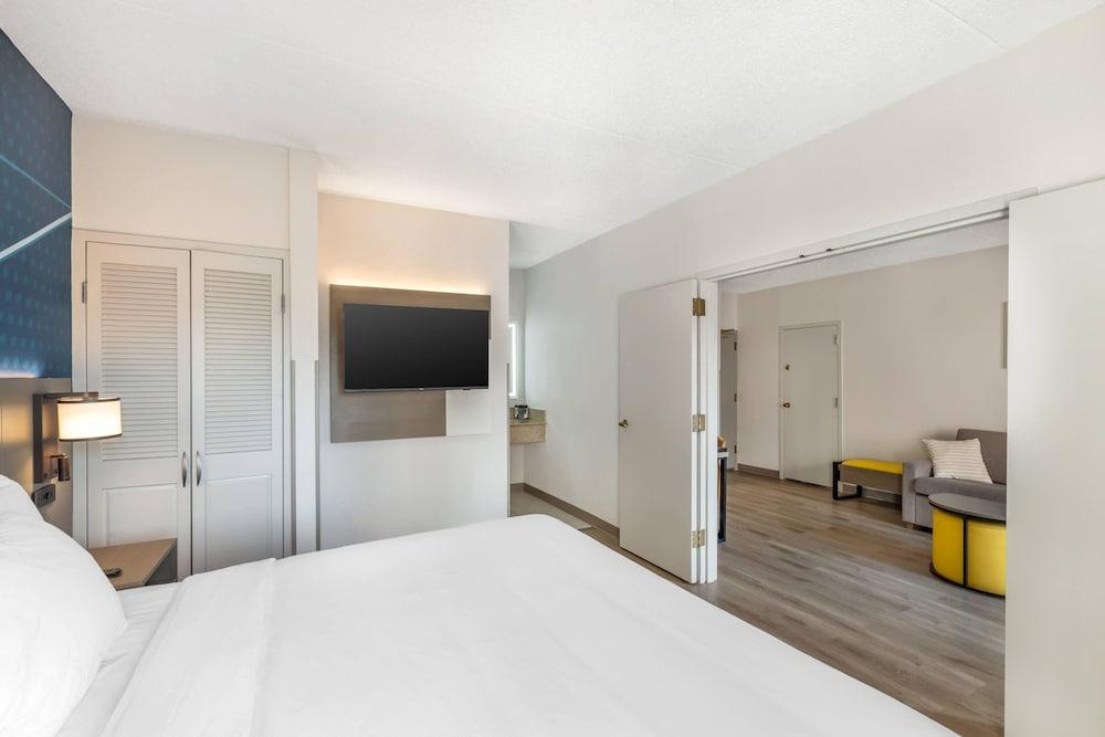 Comfort Inn & Suites Arlington Heights - Buffalo Grove photo 24