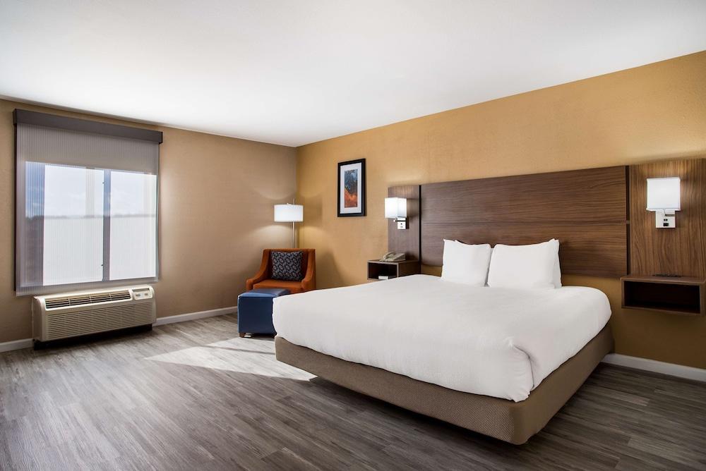 Best Western Gallup West photo 11