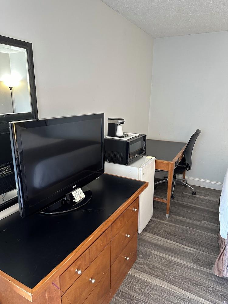 Travel Inn & Suites photo 4