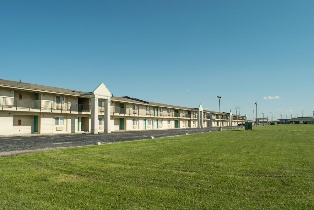 Regency Inn Perrysburg photo 10