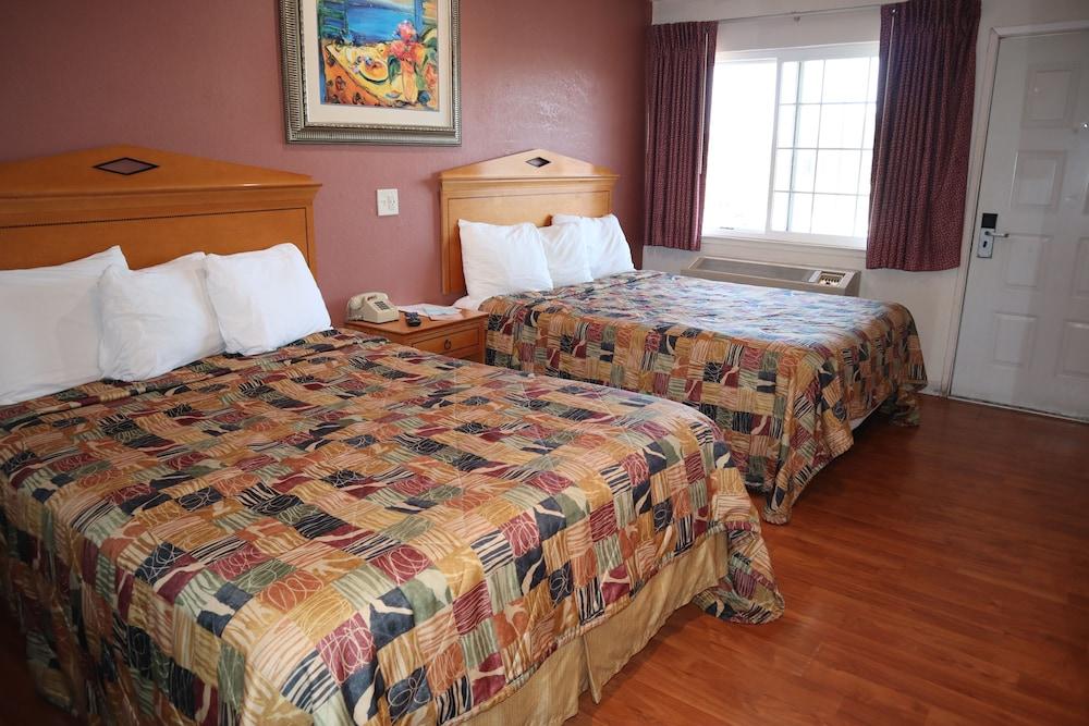 Capri Motel photo 10