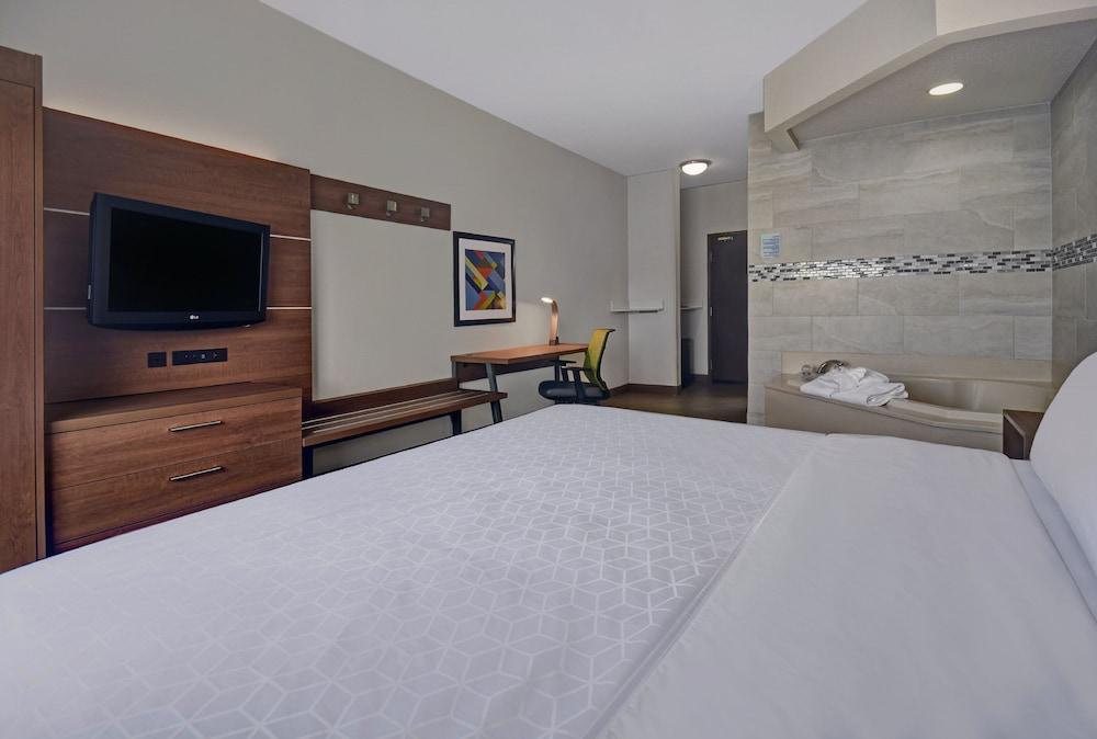 Holiday Inn Express Marshall by IHG photo 4