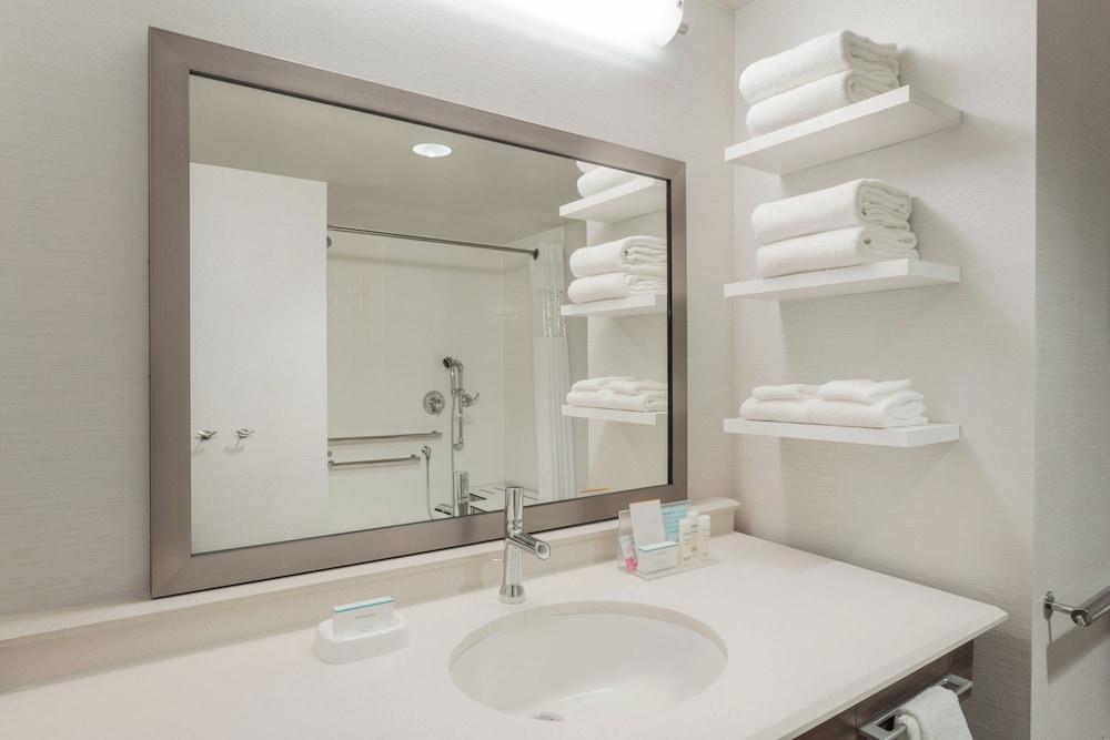 Hampton Inn & Suites Grafton photo 25