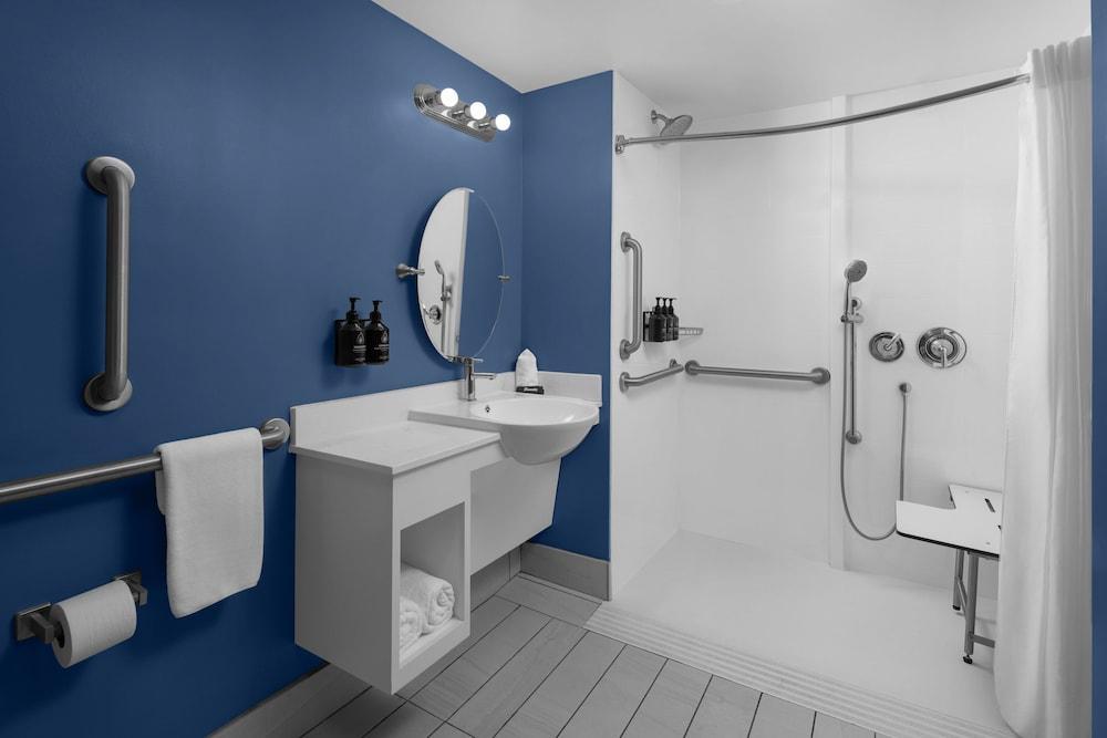 Hotel Indigo Mount Pleasant by IHG photo 16