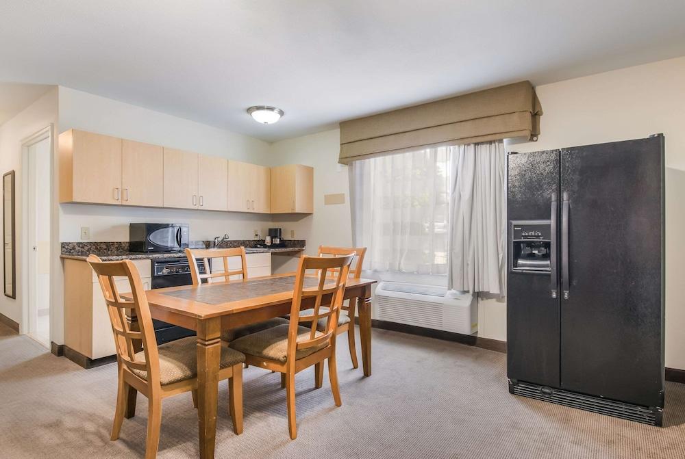Sleep Inn & Suites Ronks - Lancaster Area photo 37