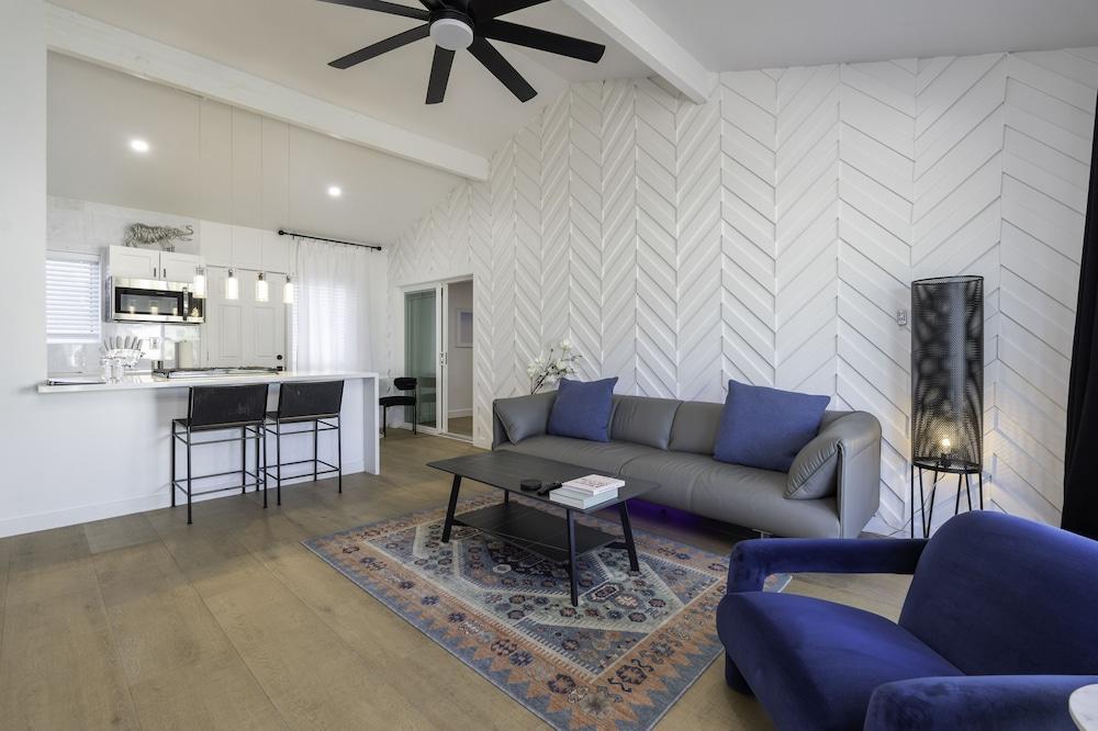 Ash & Ko Boutique Lodging photo 29