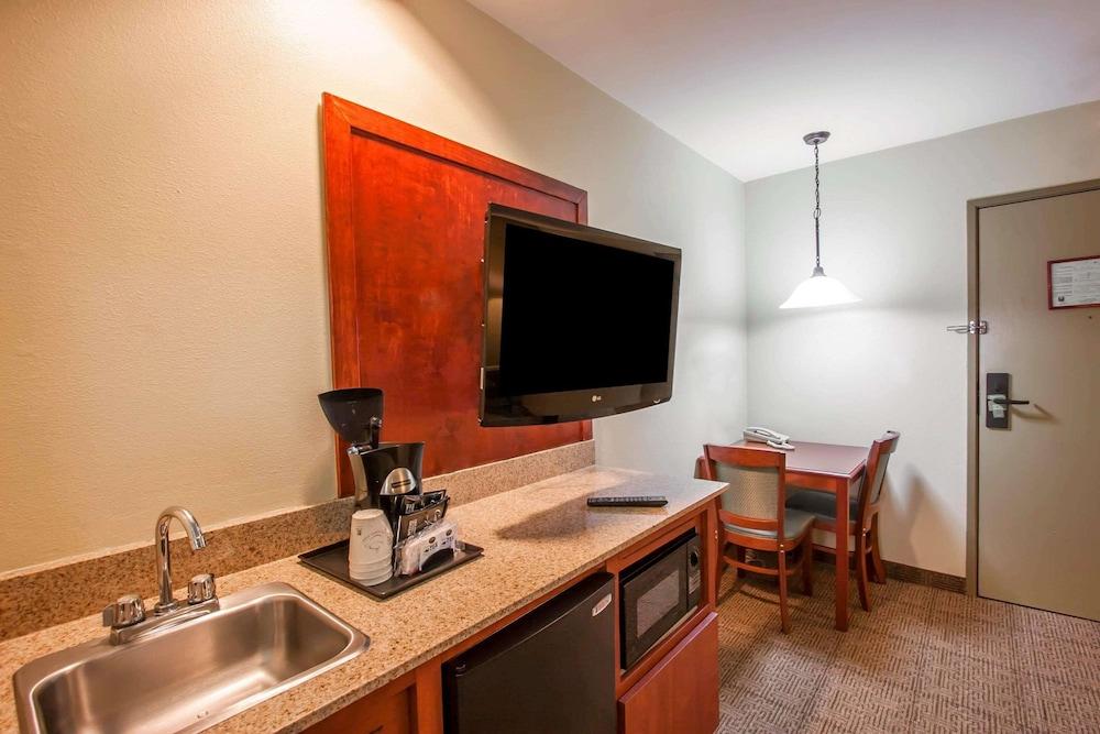 Quality Inn & Suites Germantown North photo 17