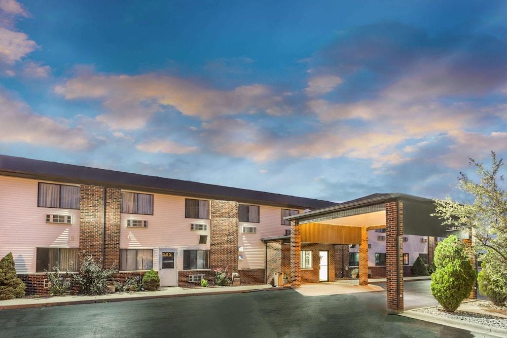 Super 8 by Wyndham Bourbonnais/Kankakee Area — hotel in Bourbonnais