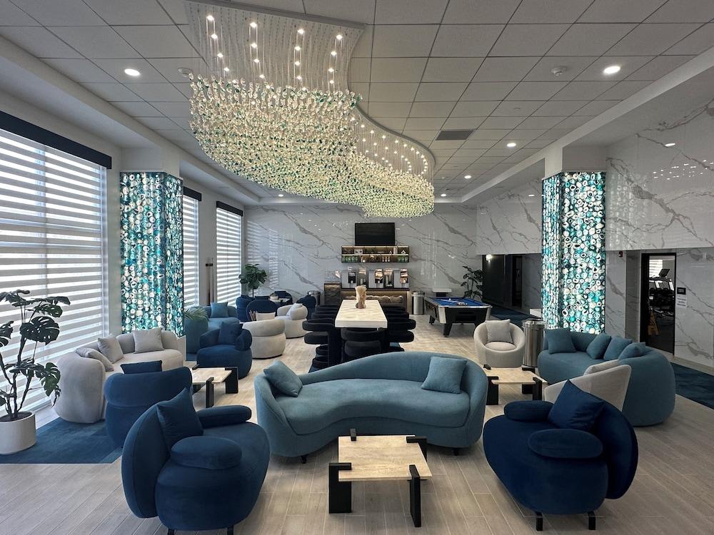Blue – A Modern Hotel, an Ascend Collection Hotel photo 2