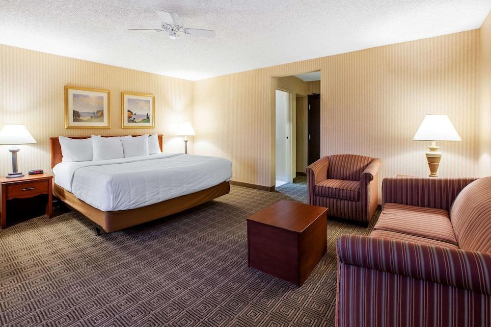 La Quinta Inn by Wyndham Detroit Southgate photo 28