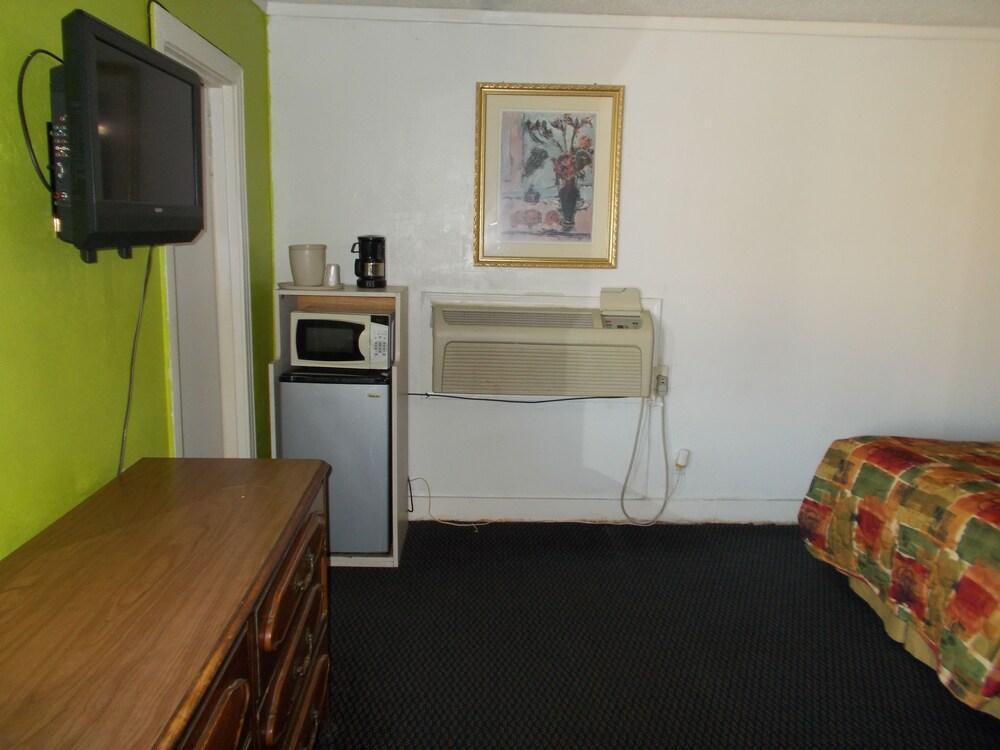 Hillside Motel photo 22