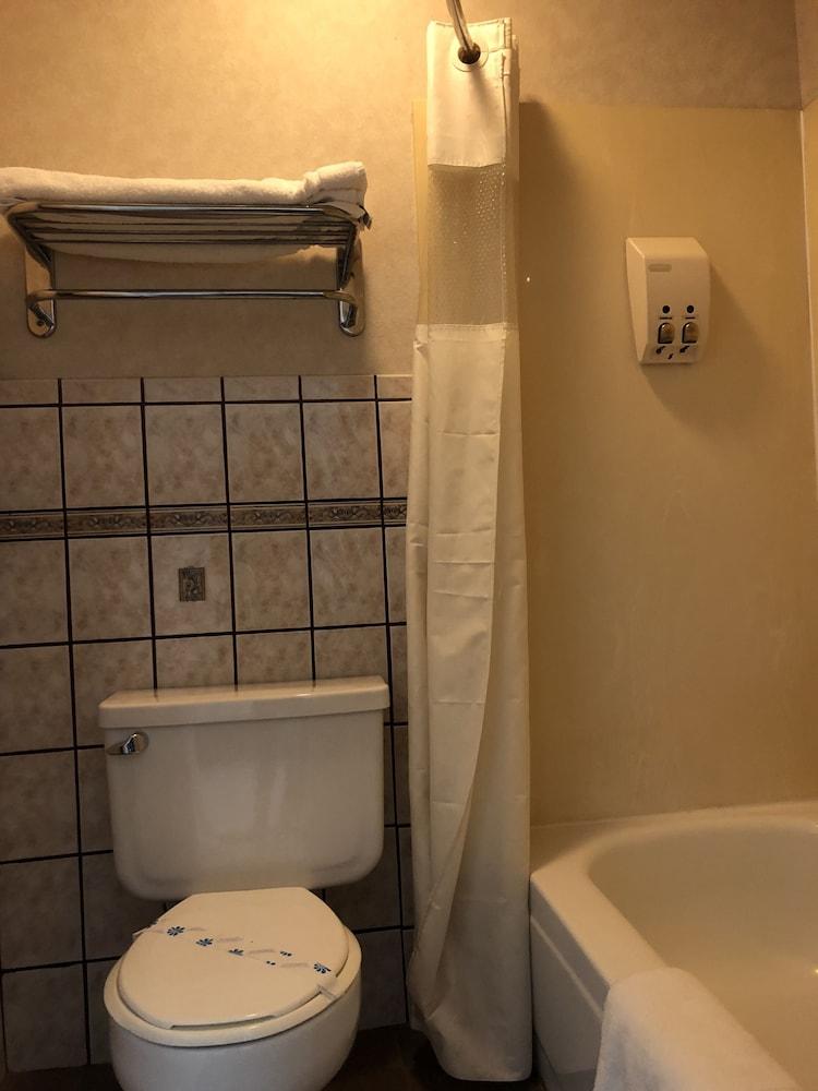 Travelers Inn photo 4
