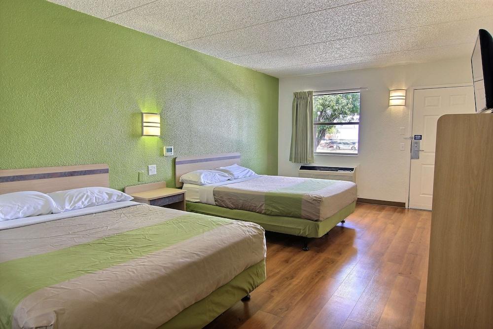 Motel 6 Austin, TX - Central Downtown UT photo 19