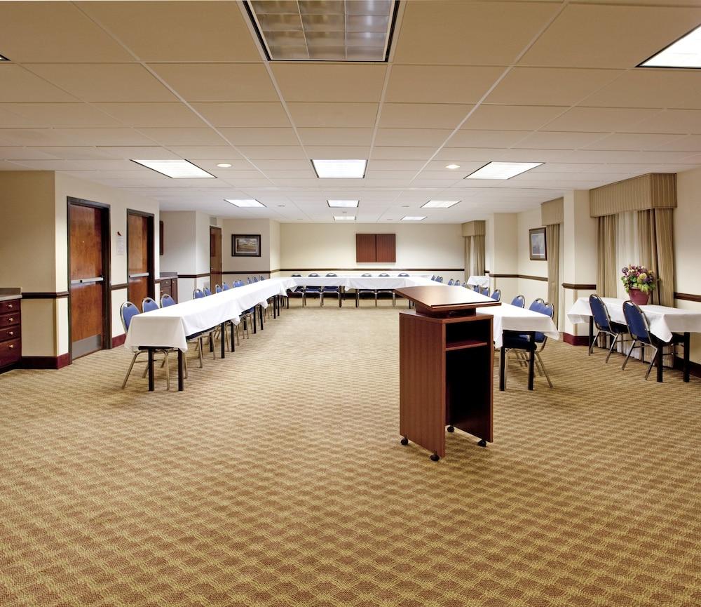 Lexington Inn and Suites photo 25