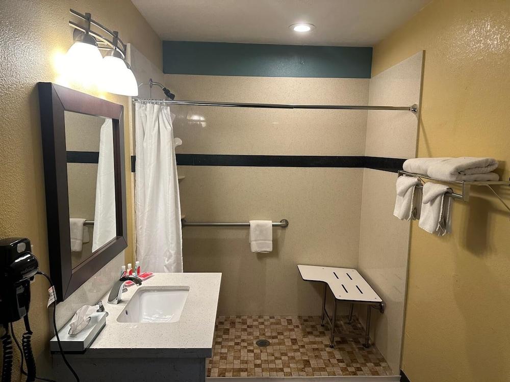 Hotel Avenida - Oceanside Camp Pendleton photo 8