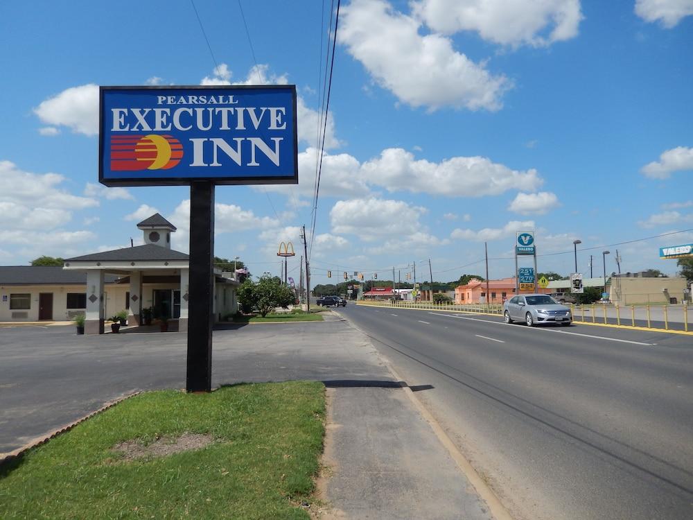 Pearsall Executive Inn photo 18