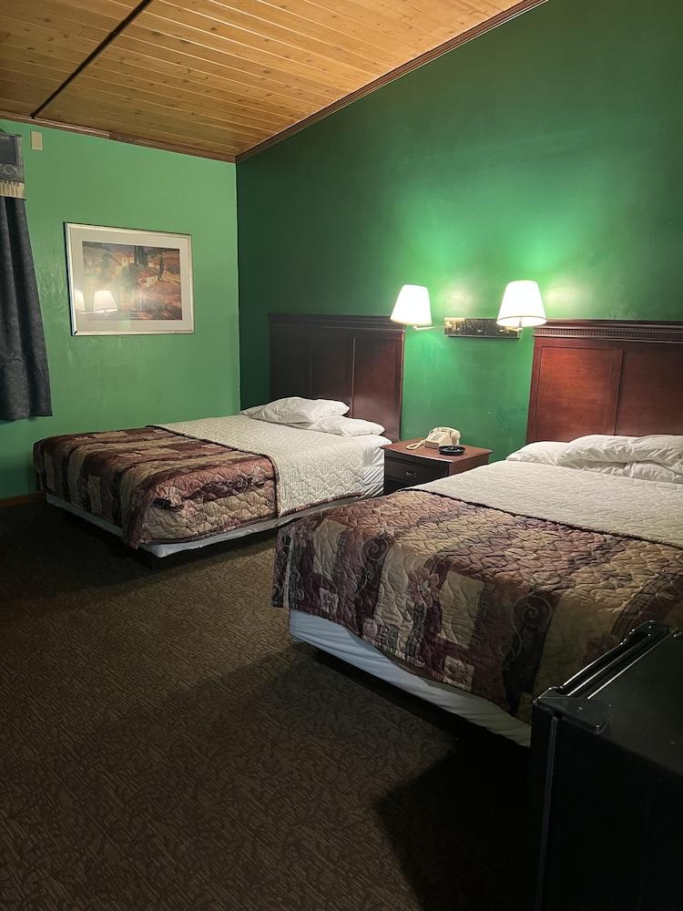 Town & Country Motel photo 6