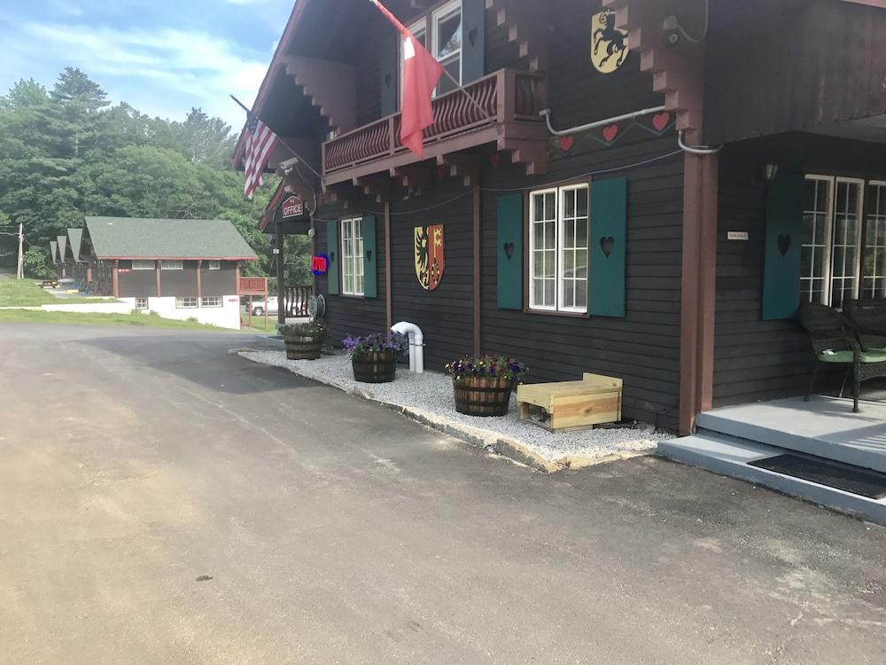 Swiss Chalets Village Inn photo 86