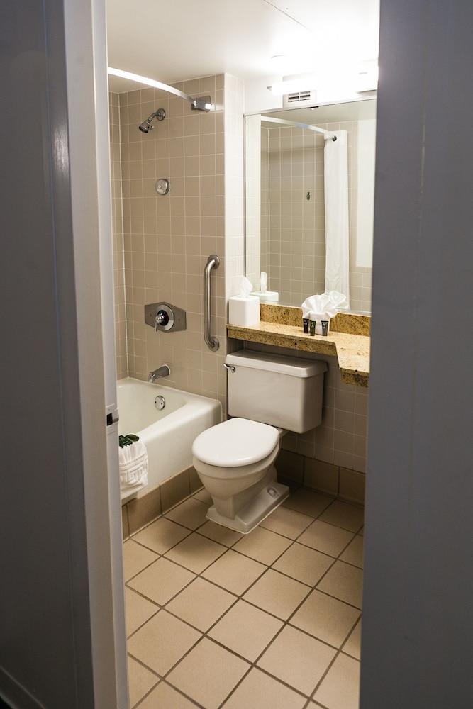 The University of Georgia Center for Continuing Education & Hotel photo 54