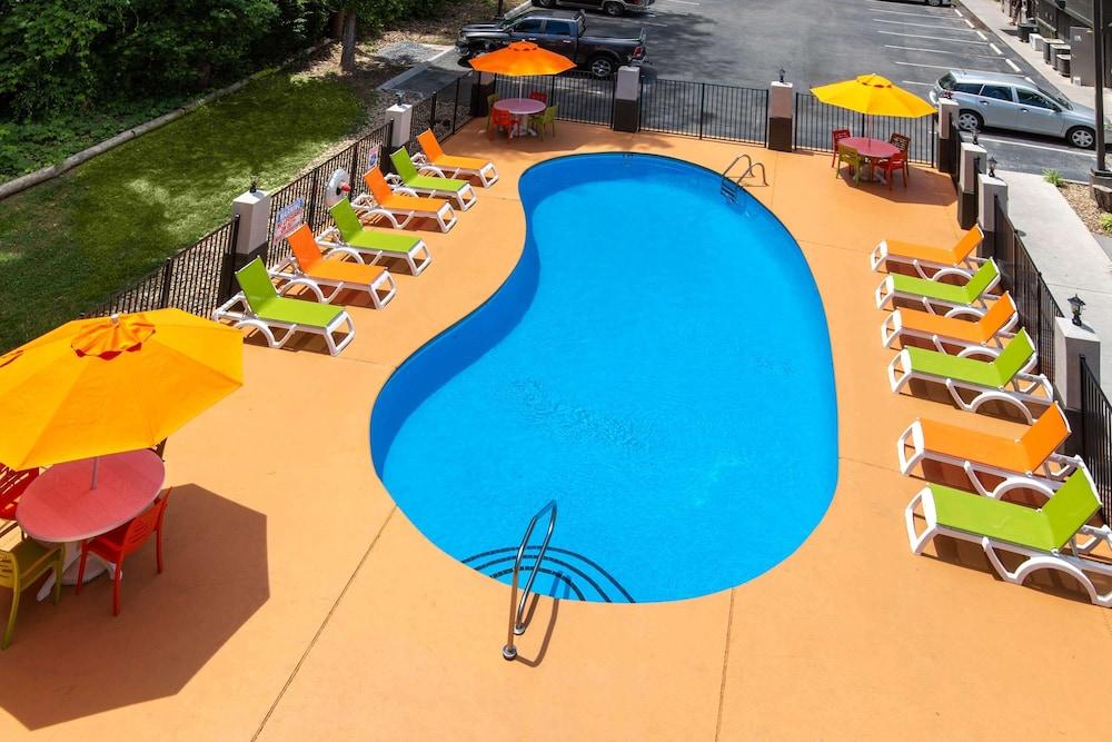 Super 8 by Wyndham Pigeon Forge Dollywood Lane photo 23