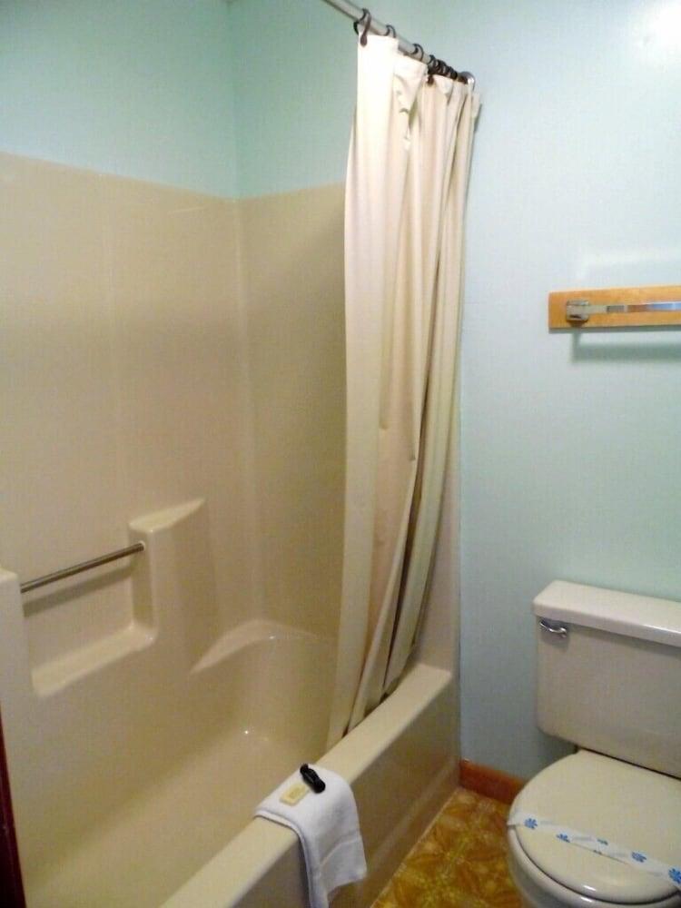 Redclyffe Shore Motor Inn photo 44
