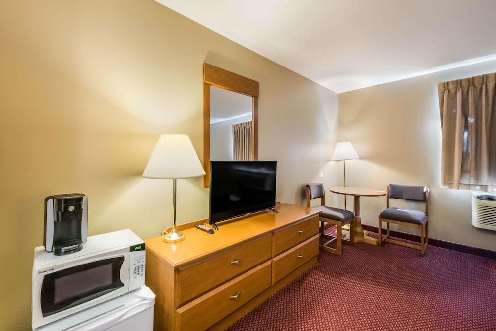 Econo Lodge Rice Lake photo 48
