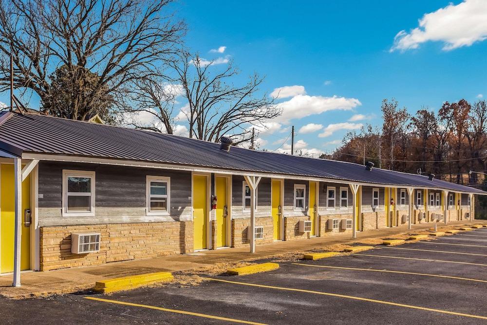 Rodeway Inn Berryville photo 27