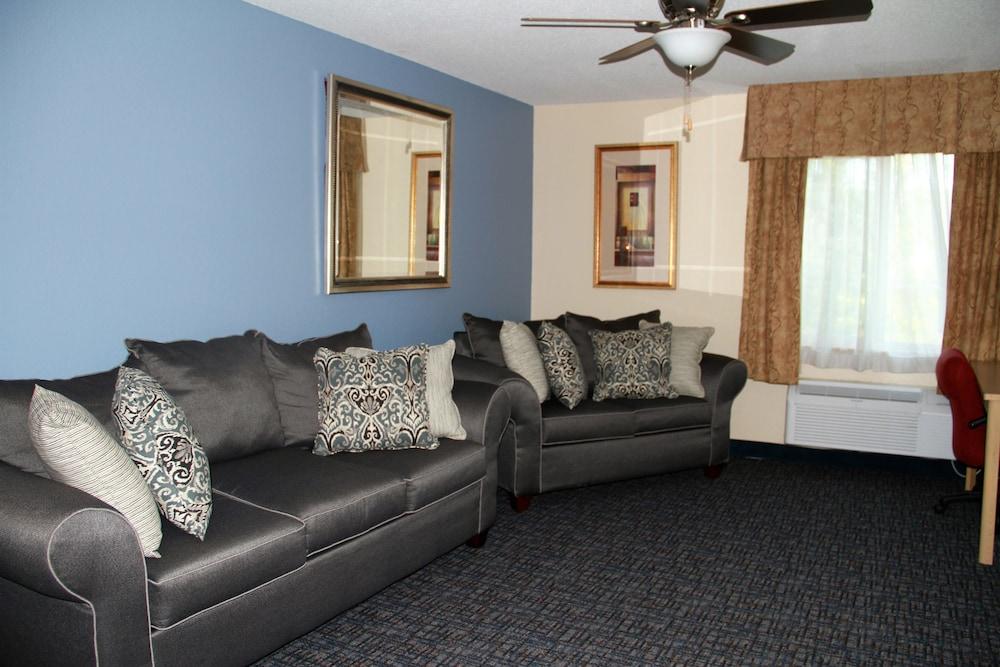 Baymont by Wyndham Stevens Point photo 34