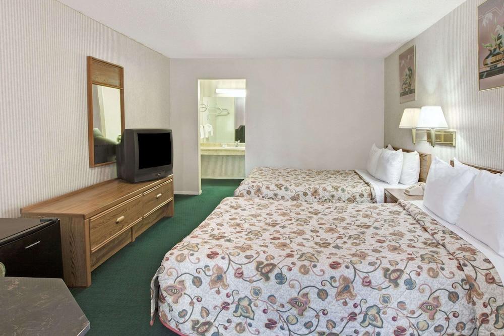 Knights Inn South Houston photo 5