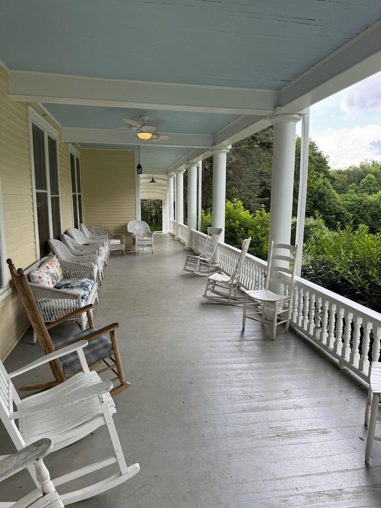 Balsam Mountain Inn photo 25