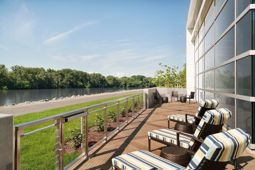 The Landing Hotel at Rivers Casino & Resort photo 22