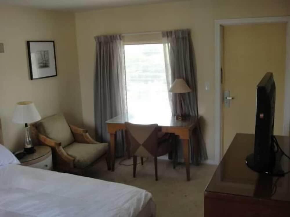 Holiday House Motel photo 14