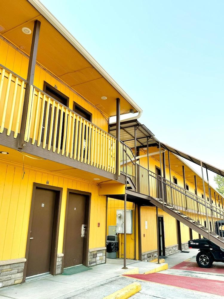 Americas Best Value Inn Salmon photo 16