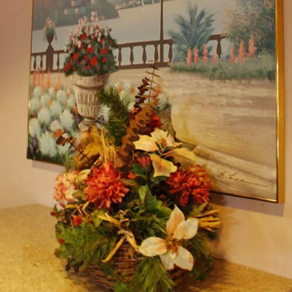 Meadow Court Inn photo 2