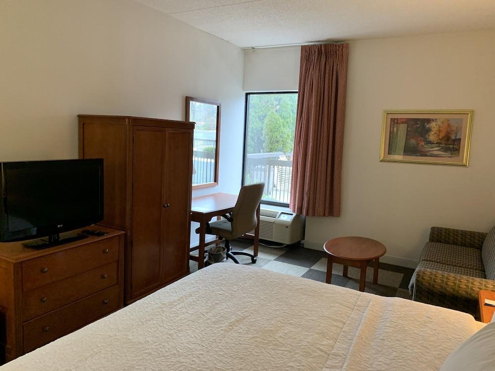 Comfort Inn & Suites Mt. Holly - Westampton photo 56