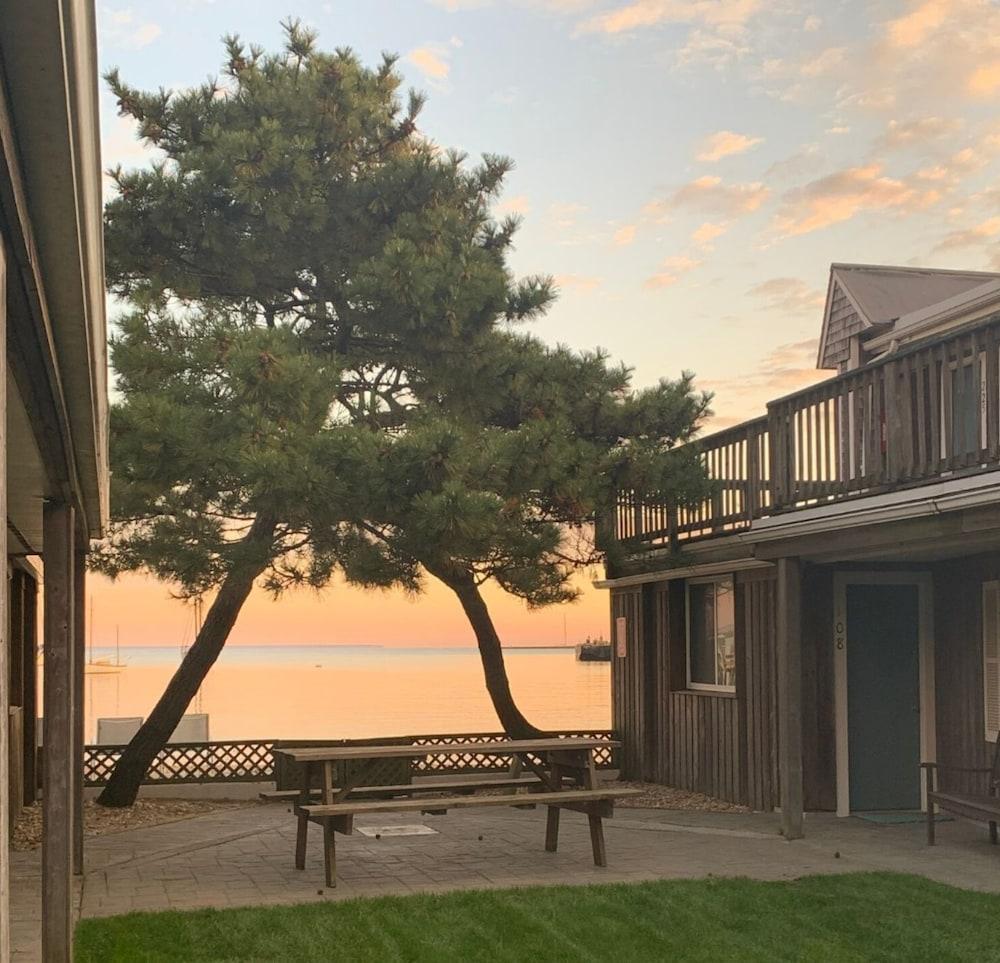 Vineyard Harbor Motel - Private Beach photo 33