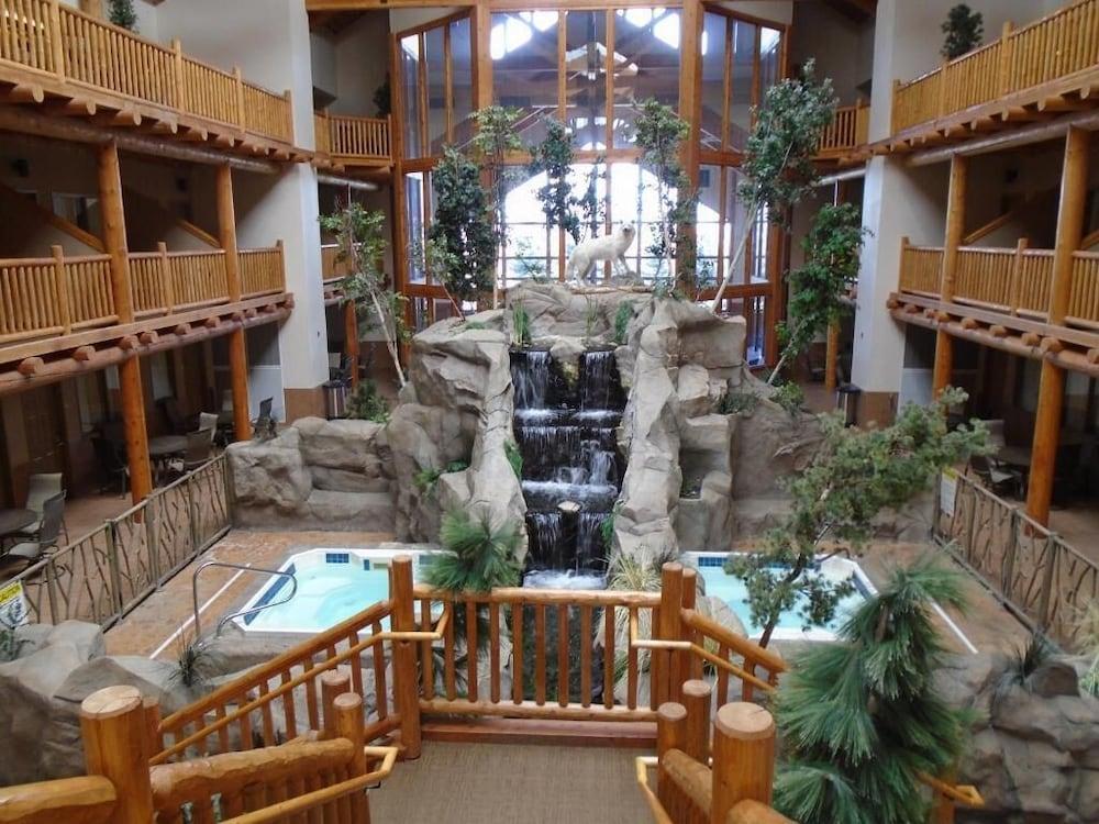 Casper C'mon Inn Hotel & Suites photo 2