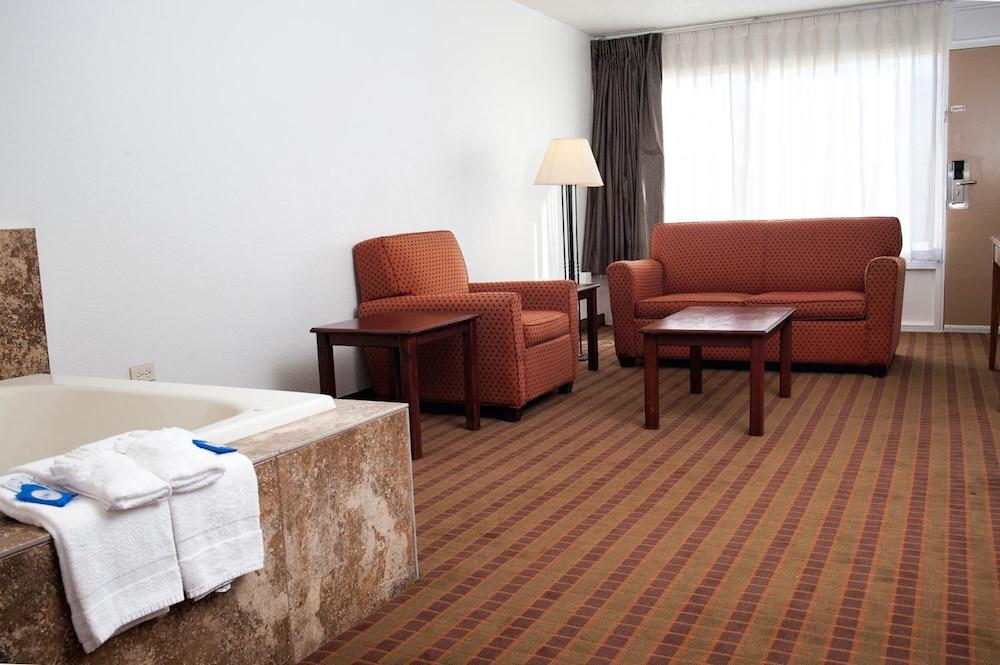 Express Inn & Suites photo 5