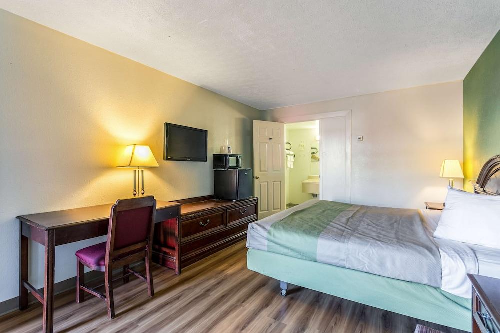 Americas Best Value Inn Edgewood photo 5