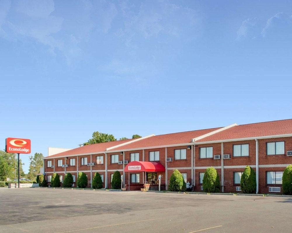 Econo Lodge Darien Lakes photo 44