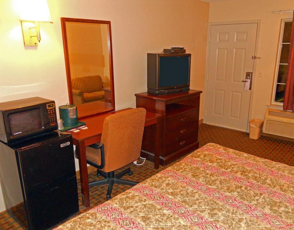 America's Best Inn and Suites Beaufort photo 8