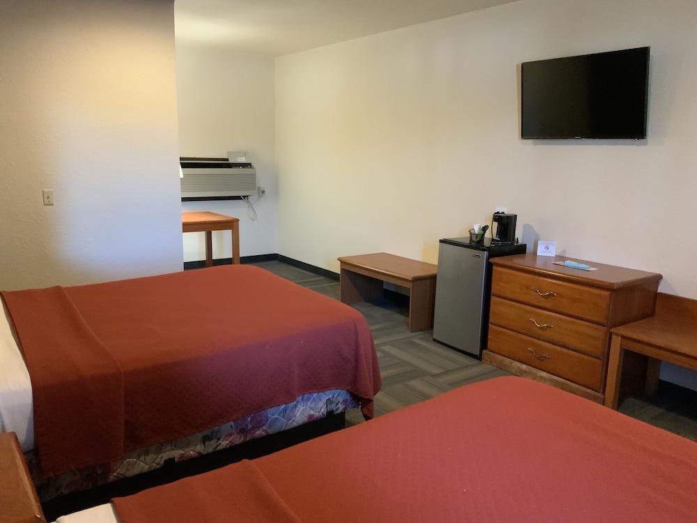 Frontier Motel photo 19