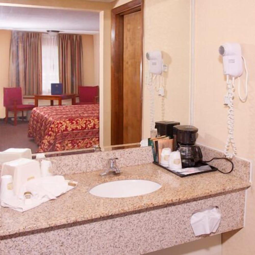 Rodeway Inn Forsyth near GA Public Safety Training Center photo 10