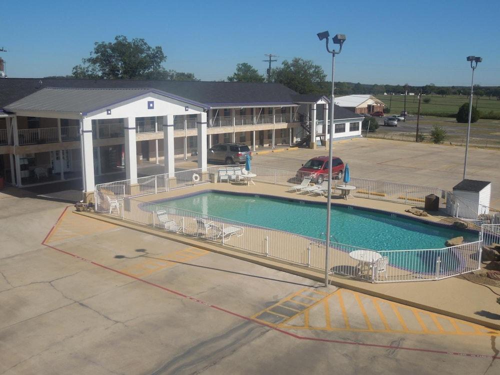 Relax Inn Mineral Wells photo 3