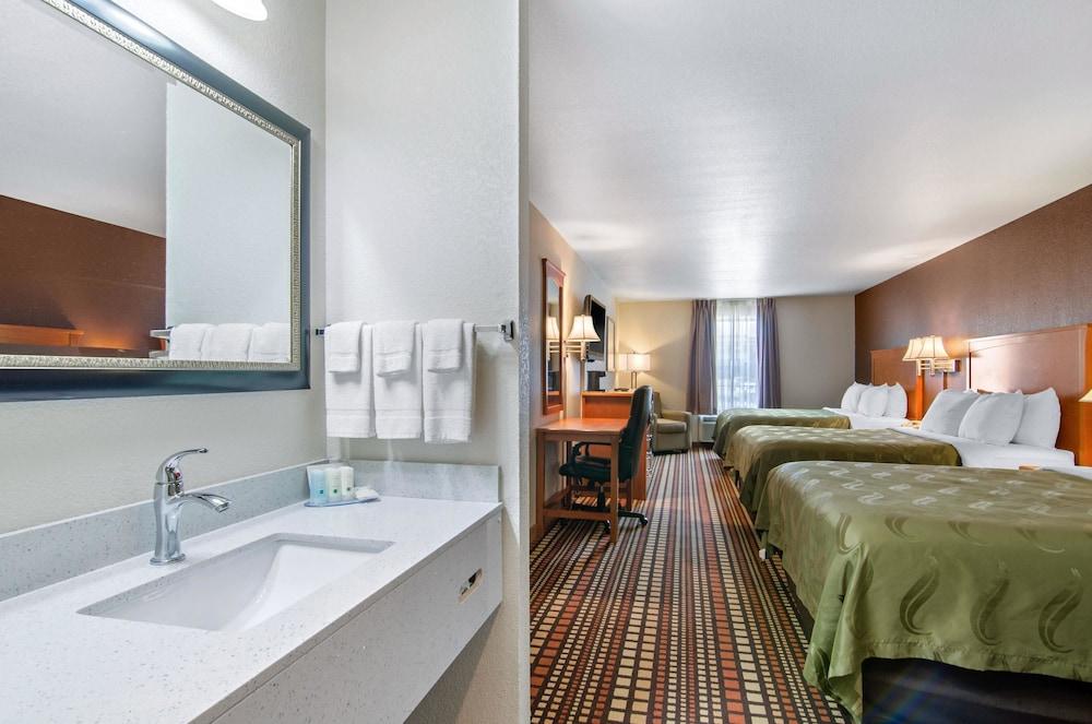 Quality Inn Kearney - Liberty photo 9