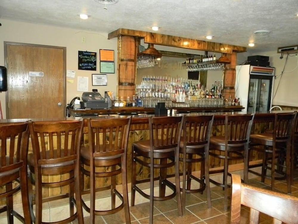 Boarders Inn & Suites by Cobblestone Hotels - Munising photo 30